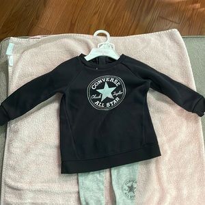Girls 2 by piece outfit 18m, converse